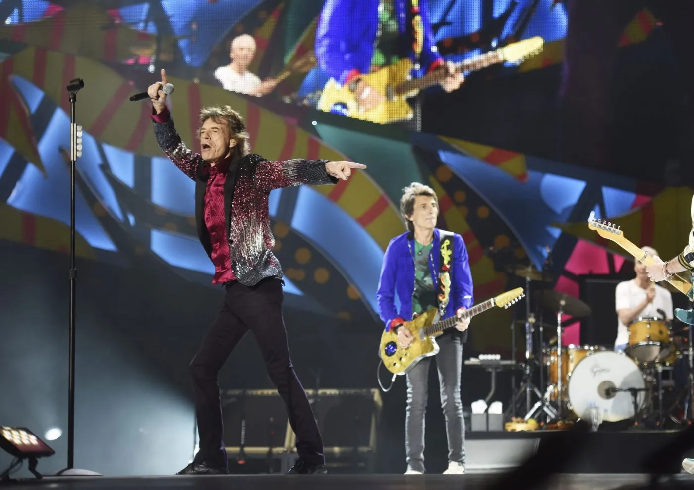 gallery 1458977731 mick jagger ronnie woods rolling stones gallery-1458977731-mick-jagger-ronnie-woods-rolling-stones