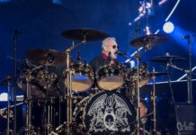 Roger Taylor – барабанистът на Queen – представи протестната песен “Chumps” Queen + Adam Lambert @ G. Asparugov Stadium, 2016