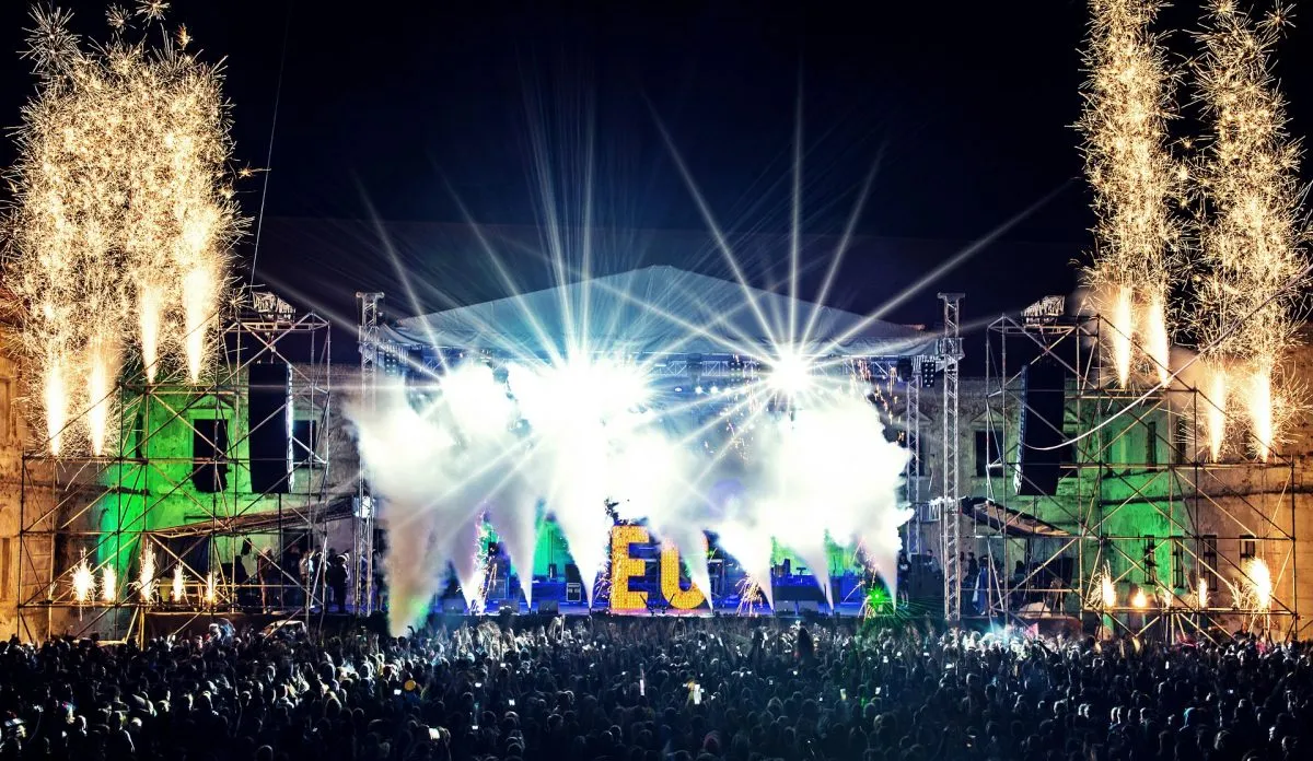Electric Castle Main Stage Show e1490178145899 Electric Castle Main Stage Show e1490178145899