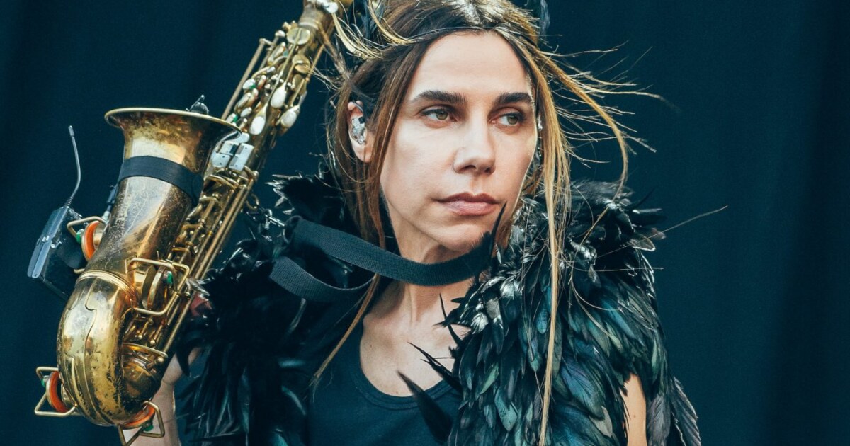 PJ Harvey – Voyager #TuneOfTheDay 