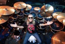Nicko McBrain (Iron Maiden) издава автобиографията “Hello Boys And Girls!” през октомври