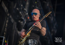 Joe Satriani и King Ultramega почитат Chris Cornell с версия на “Be Yourself” SatchVai @ Hellfest, 2025