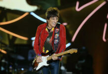 Ronnie Wood издава антологията “Fearless: Anthology 1965-2025” през септември