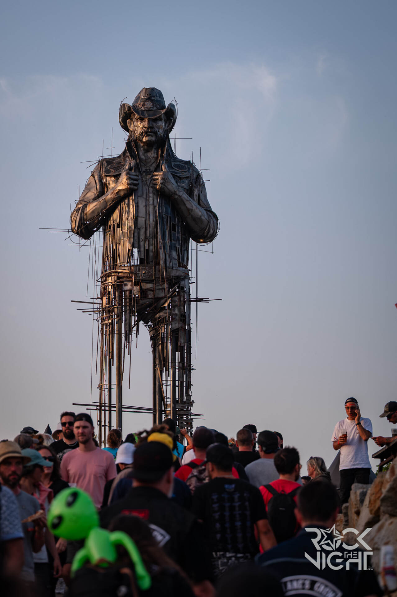 z6b 2374 Lemmy Statue @ Hellfest